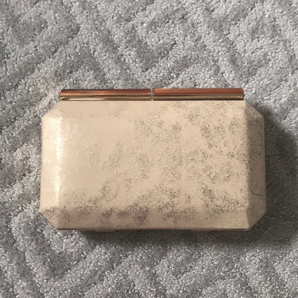 Lulus clutch